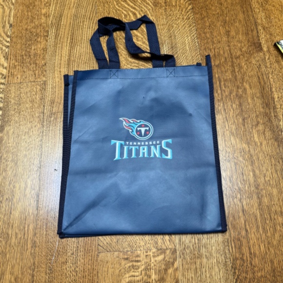 TN Titans reusable tote bag featuring the Tennessee Titans logo-NWOT - Picture 3 of 4